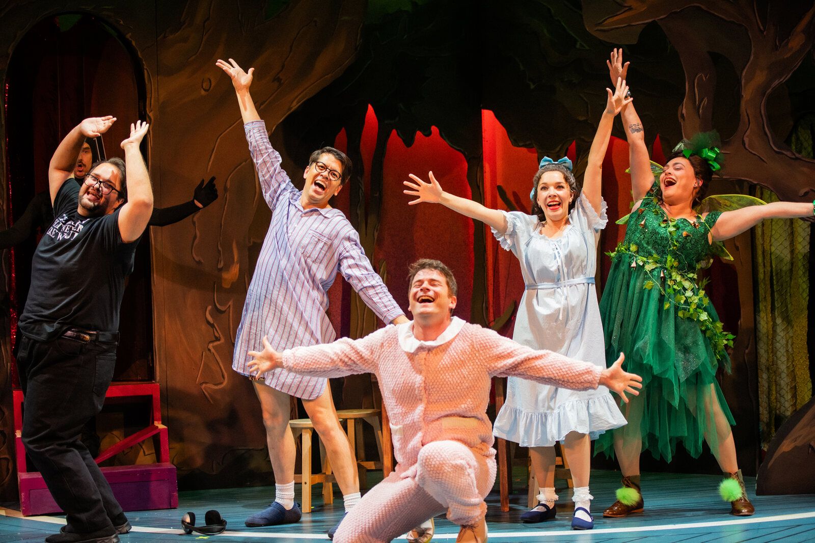 Photos: PETER PAN GOES WRONG at San Francisco Playhouse — photo 11 of 12