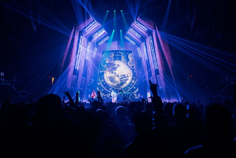 Photos: THE SMASHING PUMPKINS KICK OFF THE RATS IN A CAGE TOUR — photo 7 of 10