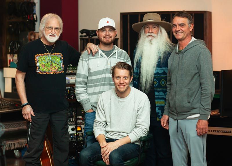 Photos: THE OAK RIDGE BOYS Release New Recording of HOW GREAT THOU ART — photo 2 of 6