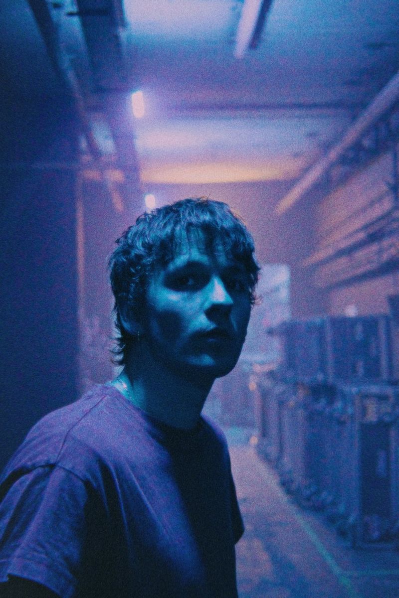 Photos: Oliver Symons Shares WAKE UP, Anthem About Love, Youth and Freedom — photo 6 of 7