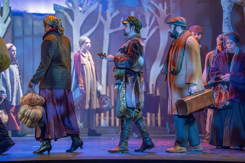 Review: FIDDLER ON THE ROOF at The Candlelight Theatre Image
