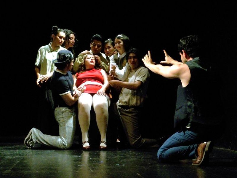 Crítica: POOL (NO WATER) at Teatro La Capilla Image
