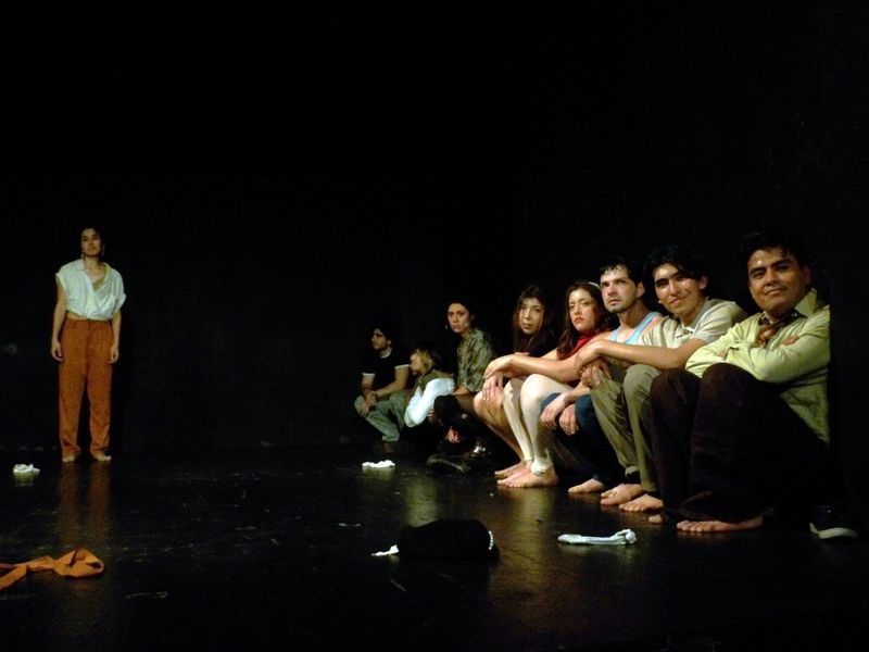 Crítica: POOL (NO WATER) at Teatro La Capilla Image