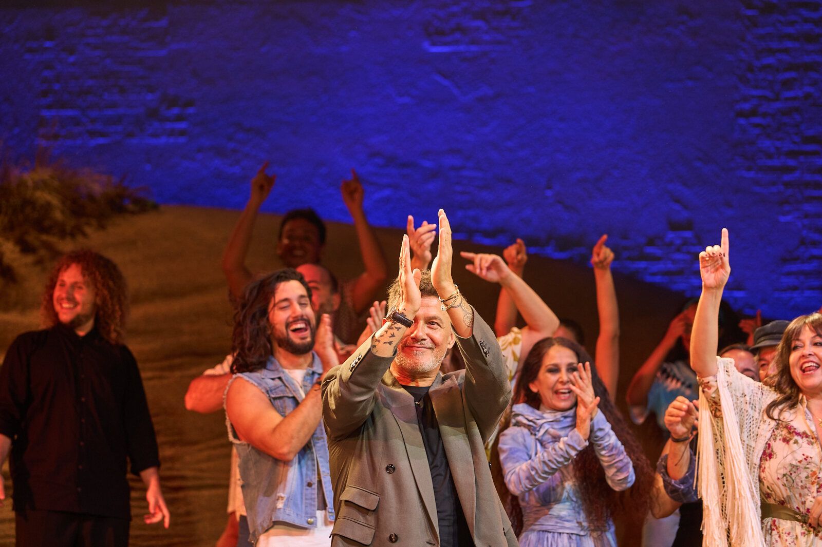 Photos: EL ALMA AL AIRE El at Ocaso Coliseum de Madrid — photo 1 of 8