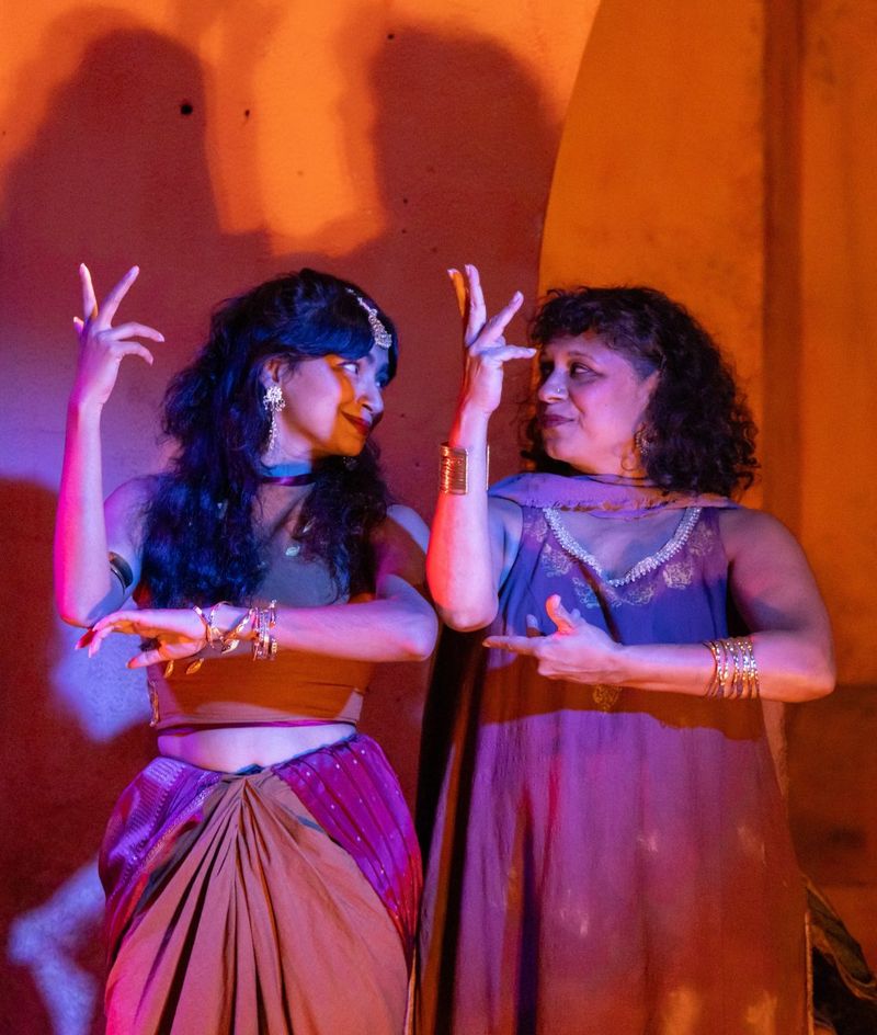 Review: HAKAWATIS: WOMEN OF THE ARABIAN NIGHTS at Spooky Action Theater Image