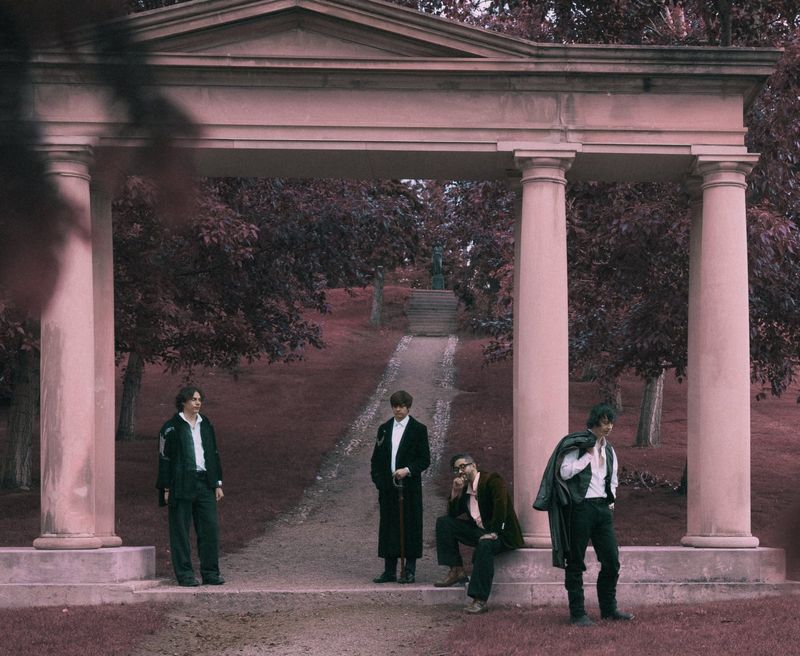 Photos: HOWELLS to Complete FADE INTO BEING Two-Part Project with Pt. 2 — photo 1 of 7