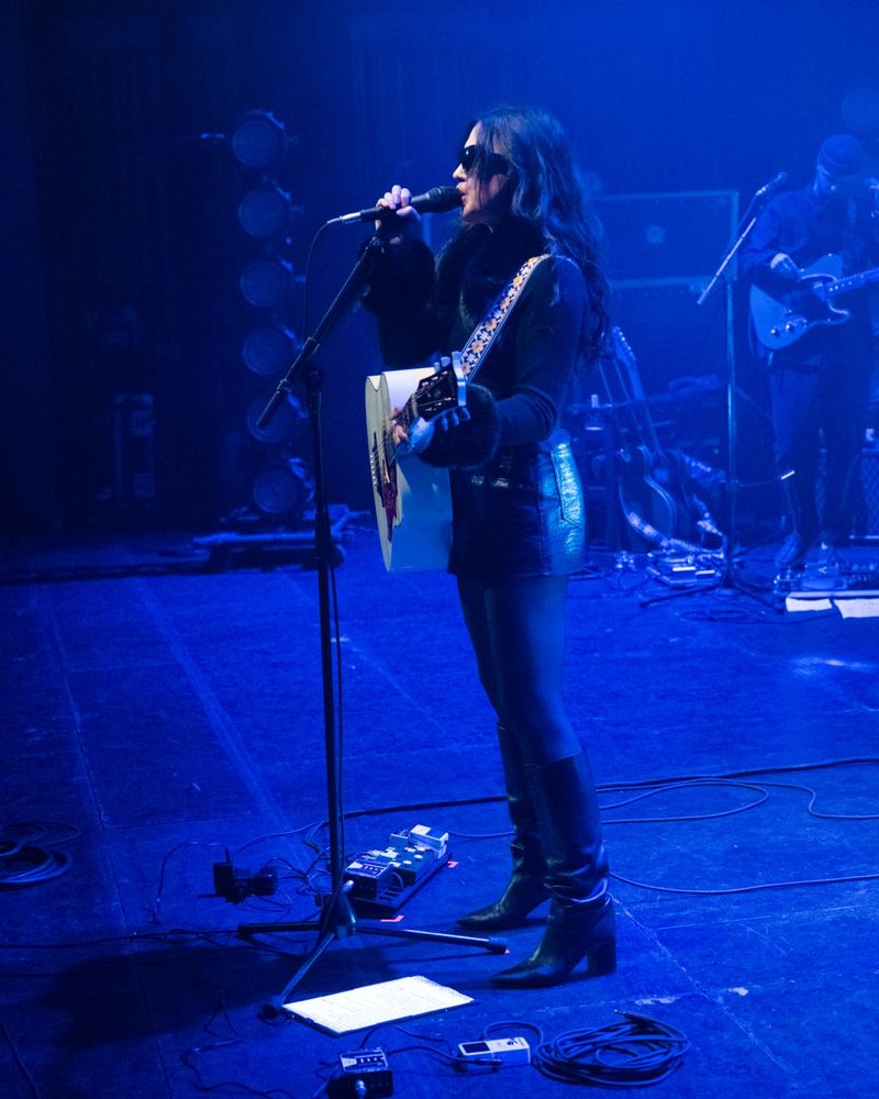 Photos: Michelle Branch Brings Lisa Loeb to Sold-Out Wiltern Show — photo 9 of 13