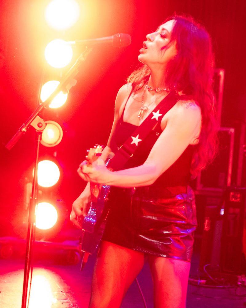 Photos: Michelle Branch Brings Lisa Loeb to Sold-Out Wiltern Show — photo 13 of 13