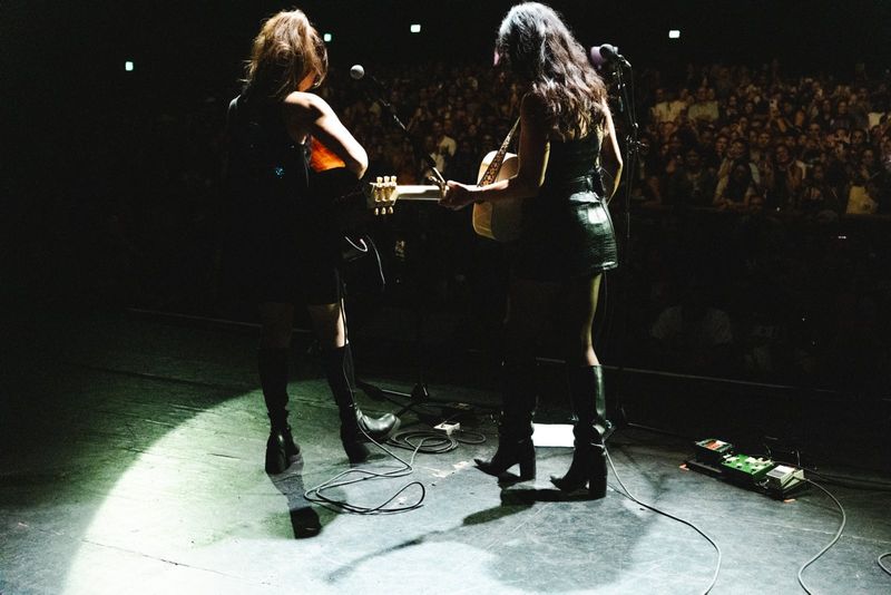Photos: Michelle Branch Brings Lisa Loeb to Sold-Out Wiltern Show — photo 8 of 13