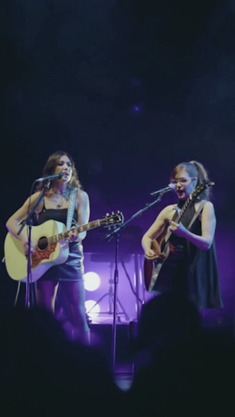 Photos: Michelle Branch Brings Lisa Loeb to Sold-Out Wiltern Show — photo 1 of 13