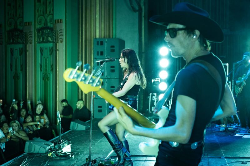 Photos: Michelle Branch Brings Lisa Loeb to Sold-Out Wiltern Show — photo 12 of 13