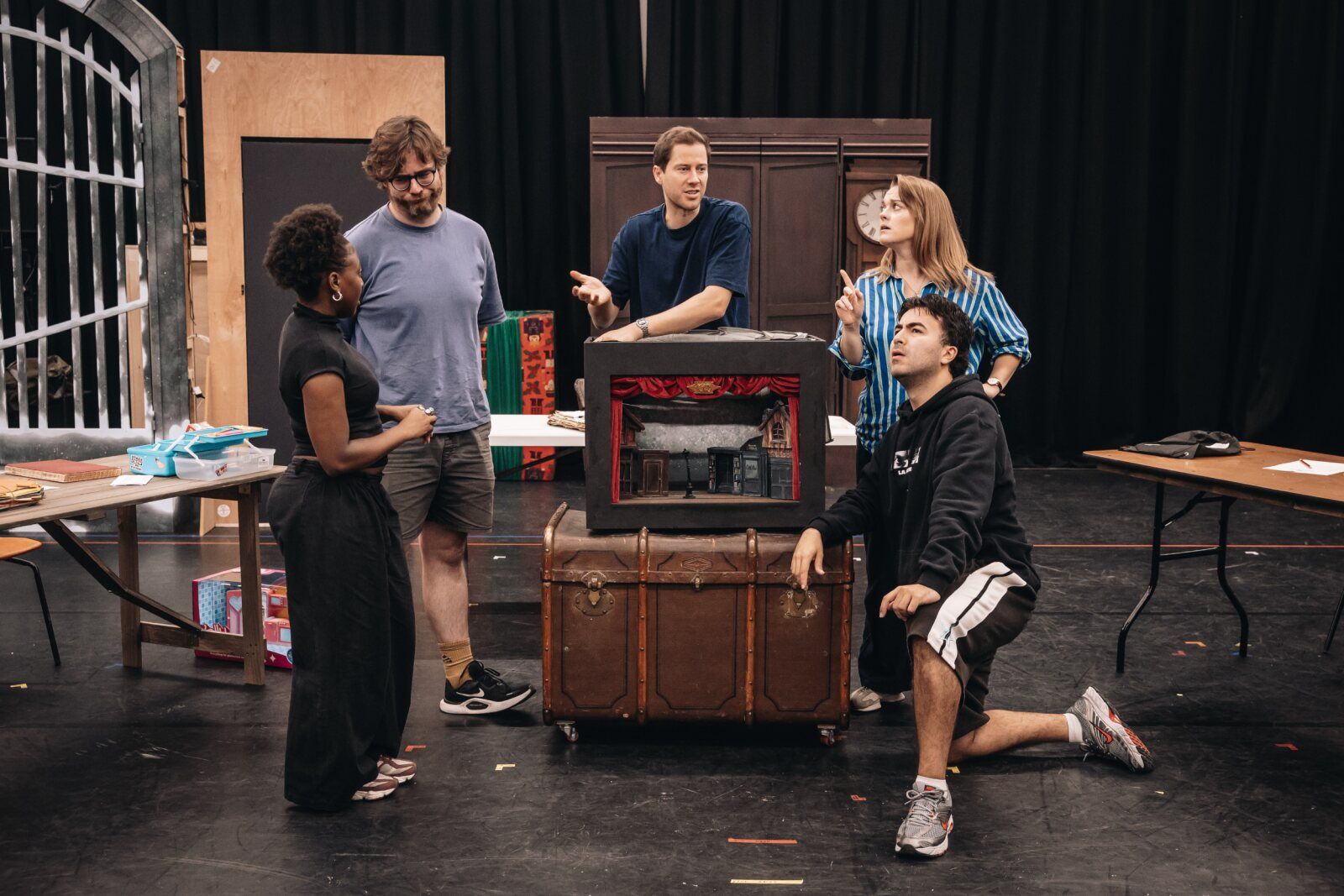 Photos: CHRISTMAS CAROL GOES WRONG in Rehearsal Ahead of West End Run and UK Tour — photo 14 of 15