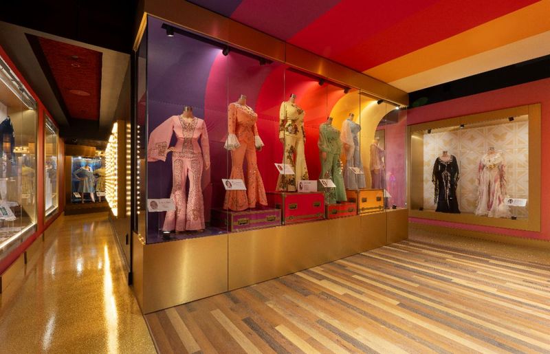 Photos: Dolly Parton's SONGTELLER HOTEL and Museum to Open in Nashville — photo 1 of 5