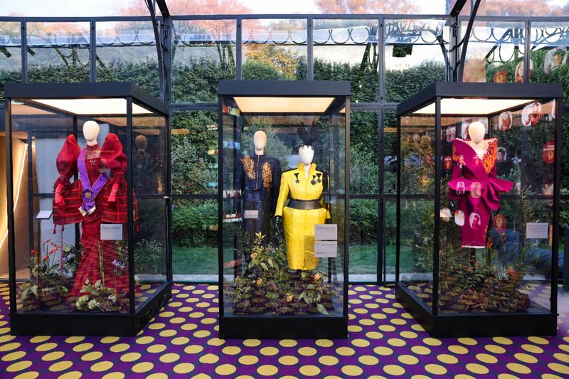 Photos: THE HUNGER GAMES: SUNRISE ON THE REAPING Stars Attend Paris Fashion Exhibition — photo 6 of 8