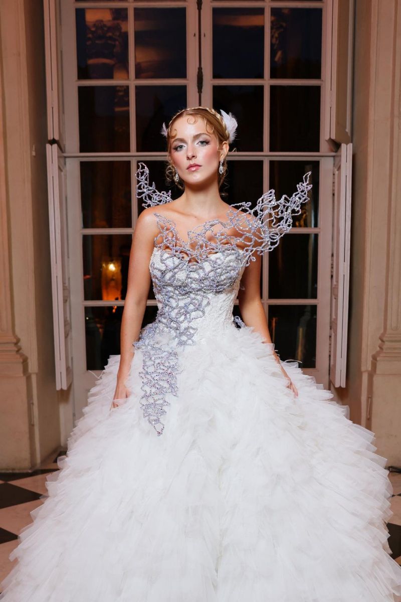 Photos: THE HUNGER GAMES: SUNRISE ON THE REAPING Stars Attend Paris Fashion Exhibition — photo 3 of 8