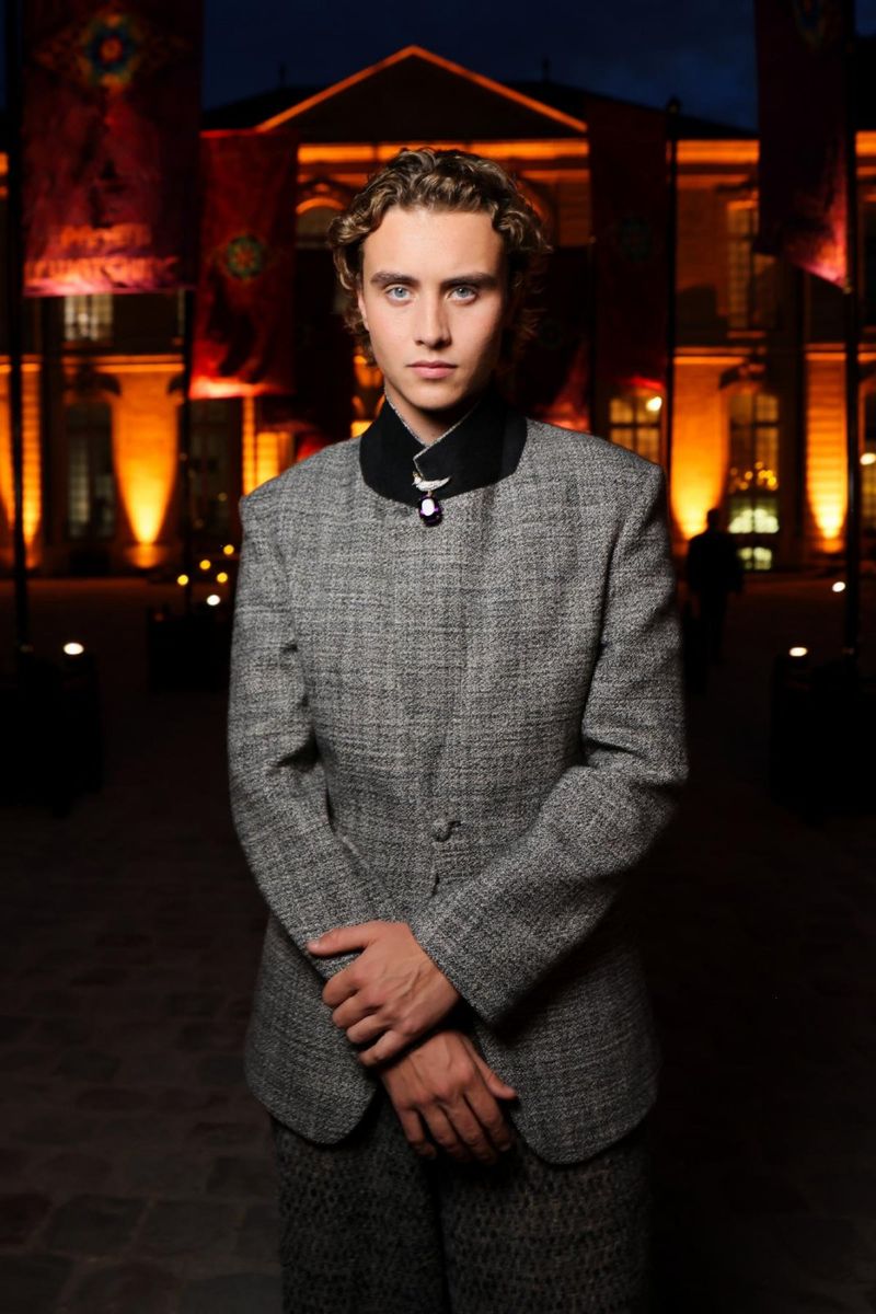 Photos: THE HUNGER GAMES: SUNRISE ON THE REAPING Stars Attend Paris Fashion Exhibition — photo 2 of 8