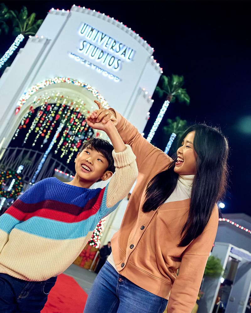 Photos: Universal Studios Hollywood Celebrates Holidays with GRINCHMAS and Harry Potter — photo 1 of 4