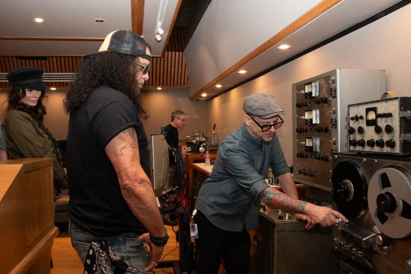 Photos: Slash Receives 2026 Les Paul Spirit Award in Hollywood — photo 5 of 12
