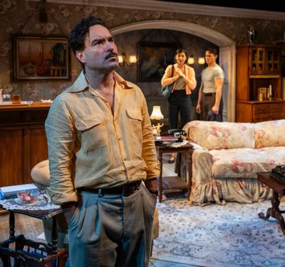 Johnny Galecki, Ellie Ricker, Jacob Moskovitz Photo