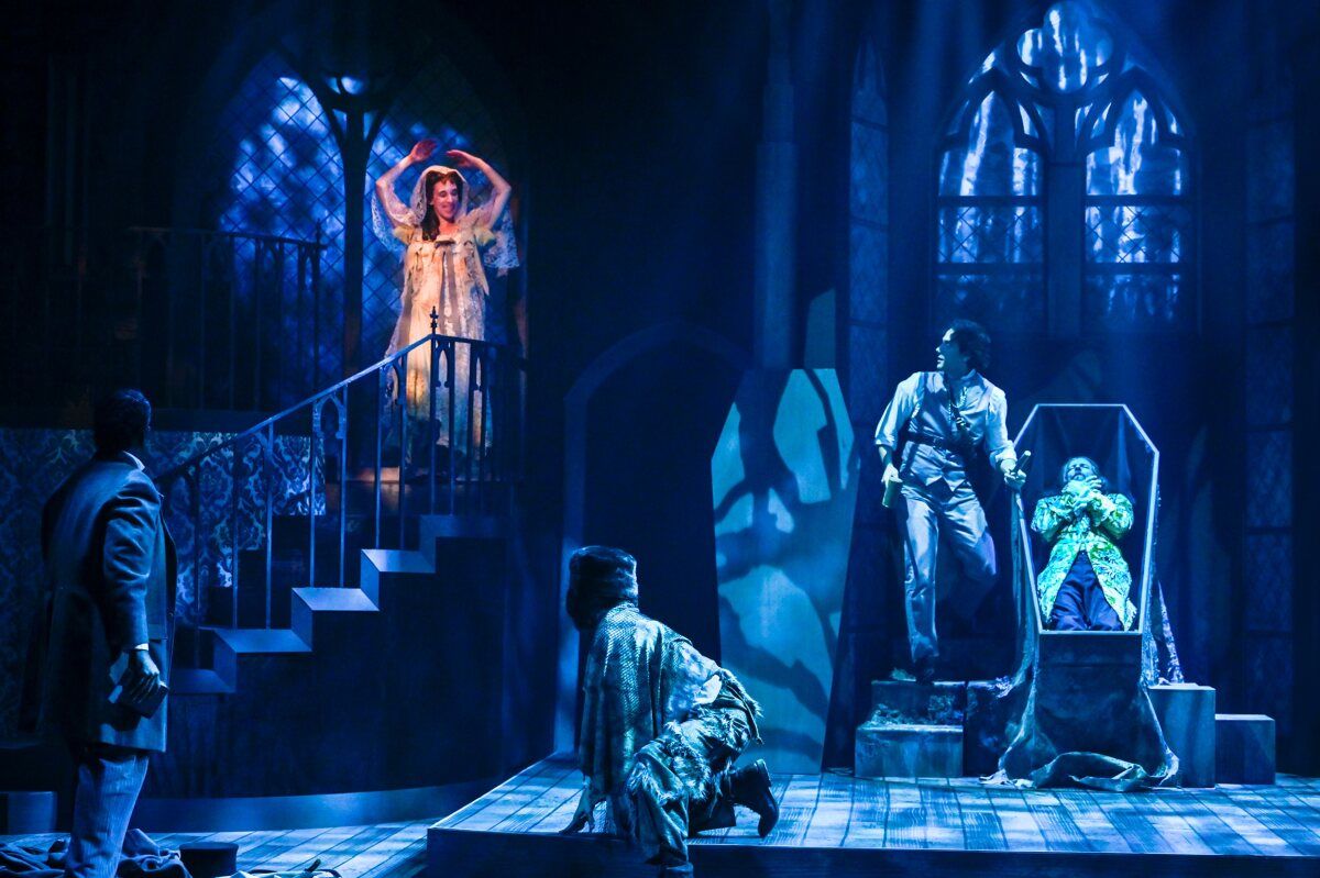 Photos: First Look at DRACULA at TheatreWorks Silicon Valley — photo 1 of 11