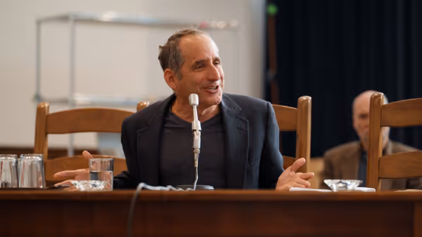 Peter Jacobson Photo