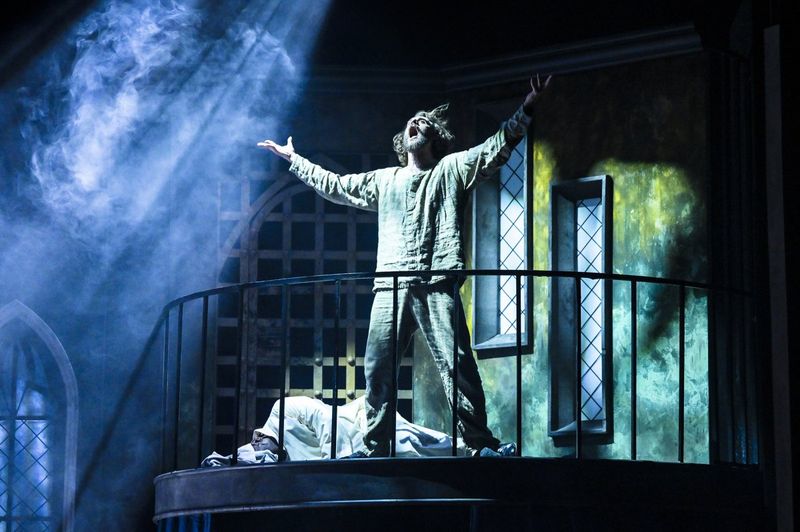 Review: DRACULA at TheatreWorks Silicon Valley Image