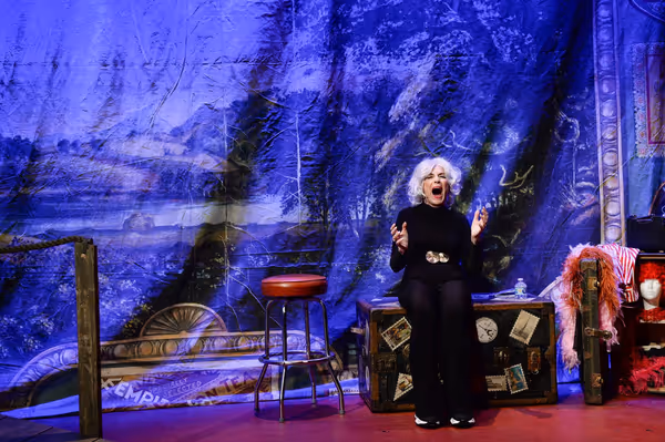 Caroline Aaron Photo