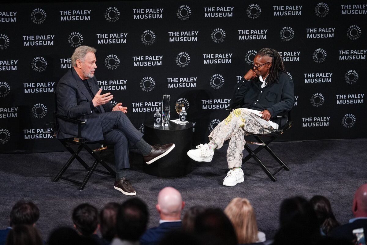 Photos: Billy Crystal Talks 860 and More In Conversation with Whoopi Goldberg at 92Y — photo 4 of 5