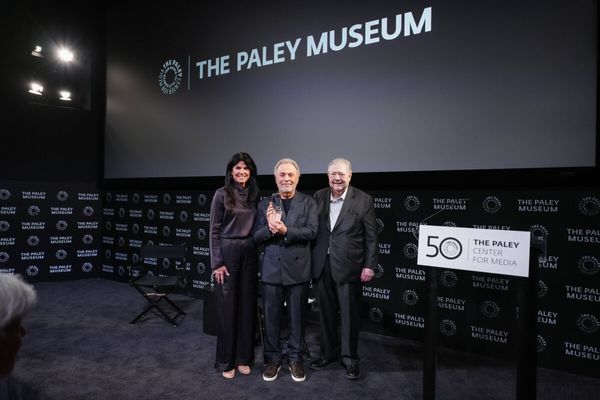 Maureen Reidy, Billy Crystal, Frank Bennack Jr Photo