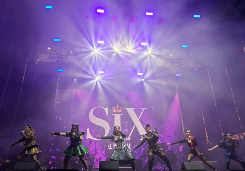 SIX inunda de ritmo la Plaza de España en las Fiestas de la Hispanidad Image