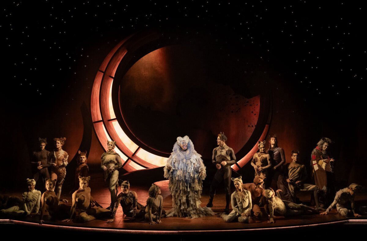 Photos: Louise Dearman and More in the CATS UK and Ireland Tour — photo 6 of 6