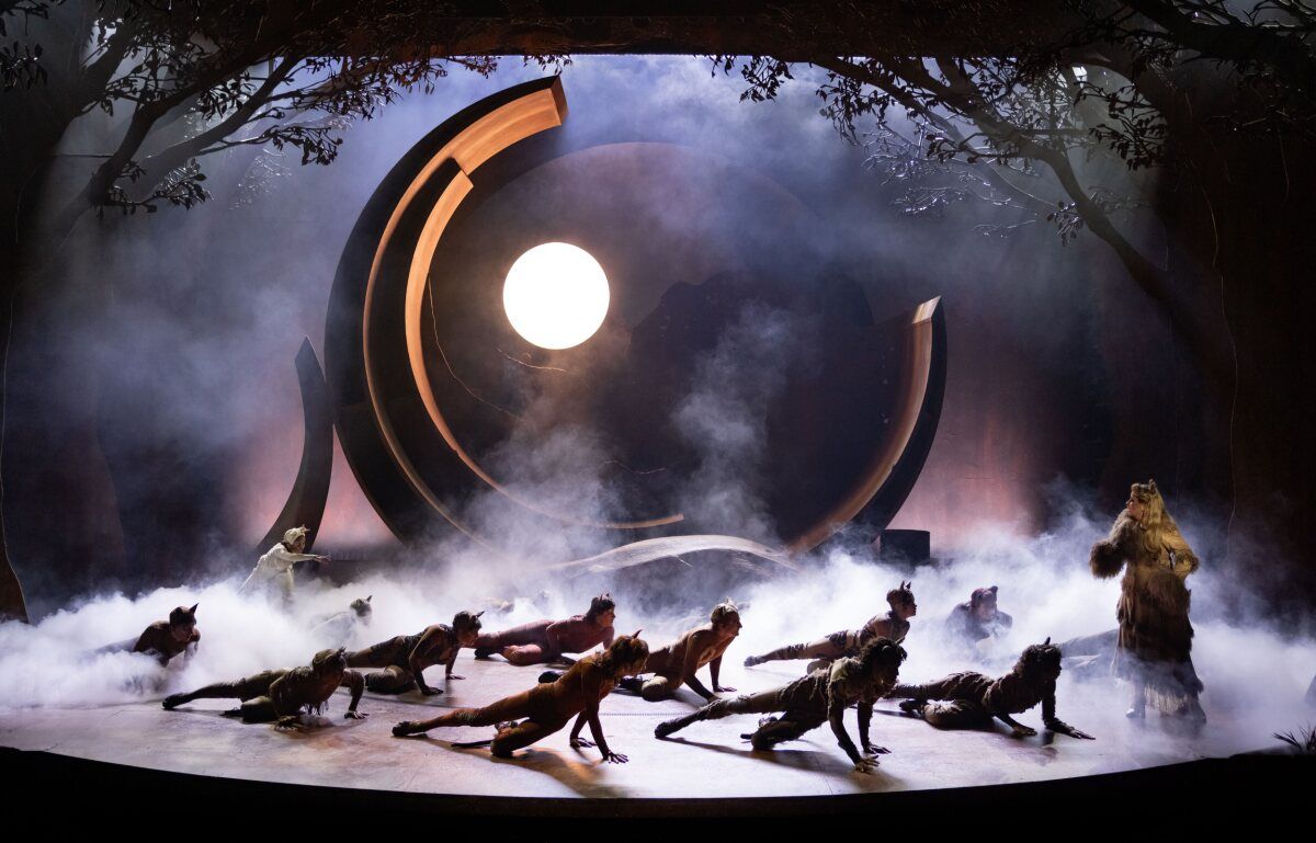 Photos: Louise Dearman and More in the CATS UK and Ireland Tour — photo 5 of 6