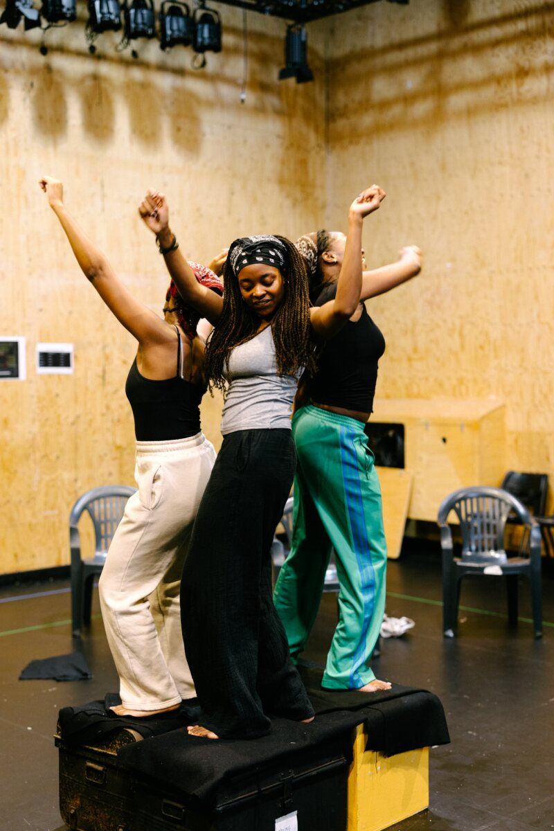 Photos: GIRLS in Rehearsal at the Young Vic Theatre — photo 14 of 22