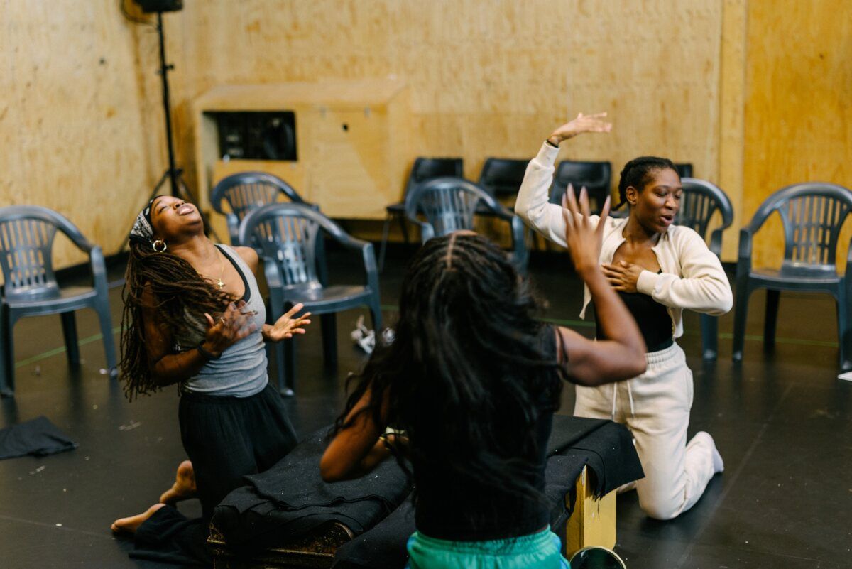 Photos: GIRLS in Rehearsal at the Young Vic Theatre — photo 13 of 22