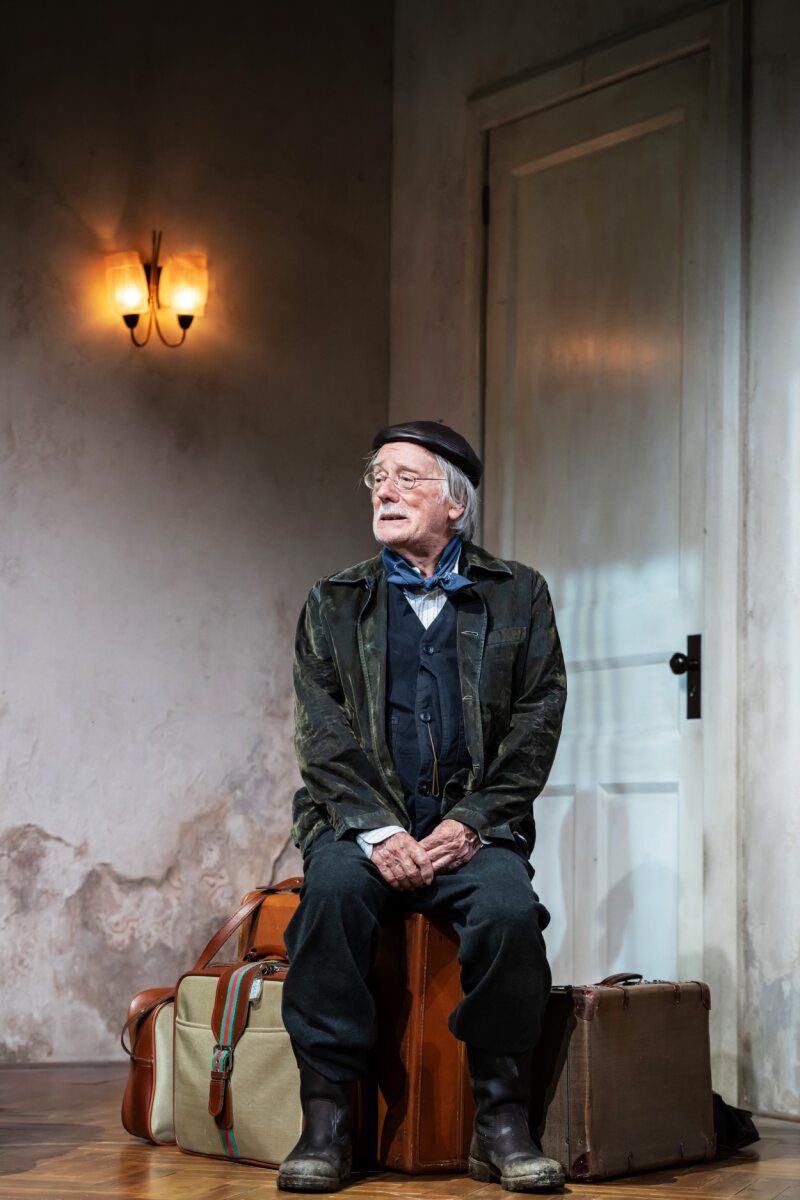 Photos: Kristin Scott Thomas, Stephen Mangan, and More in THE CHERRY ORCHARD — photo 8 of 21