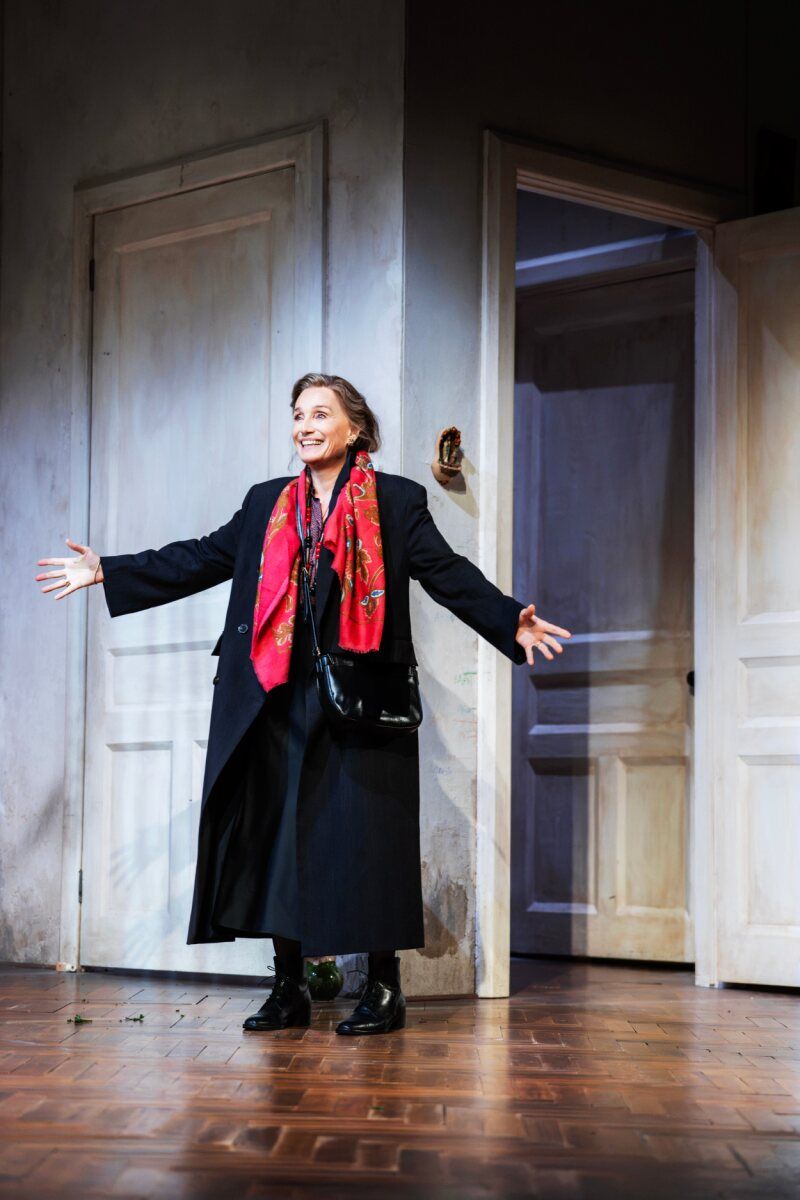 Photos: Kristin Scott Thomas, Stephen Mangan, and More in THE CHERRY ORCHARD — photo 11 of 21
