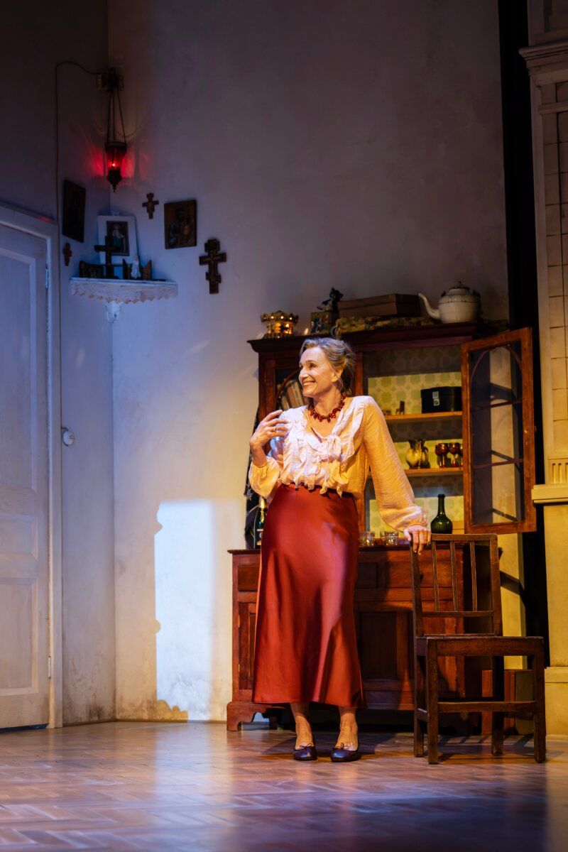 Photos: Kristin Scott Thomas, Stephen Mangan, and More in THE CHERRY ORCHARD — photo 12 of 21