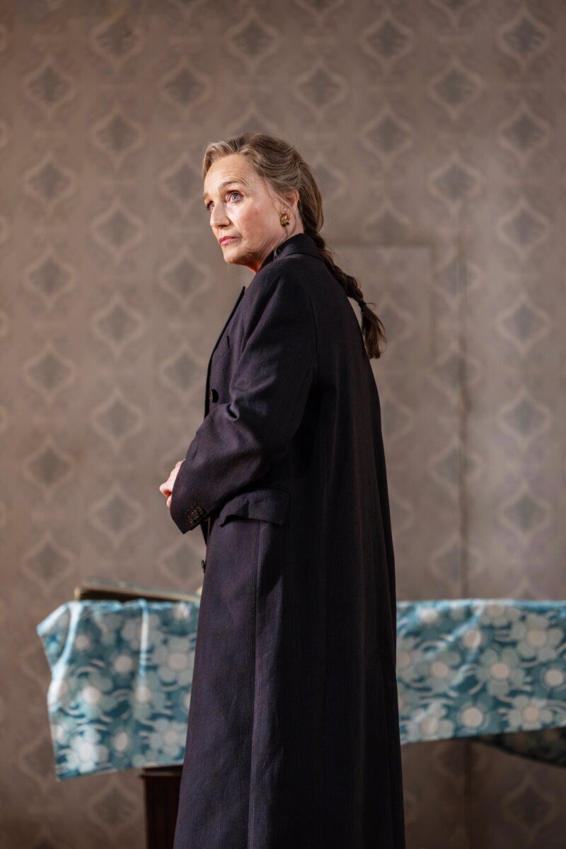 Photos: Kristin Scott Thomas, Stephen Mangan, and More in THE CHERRY ORCHARD — photo 14 of 21