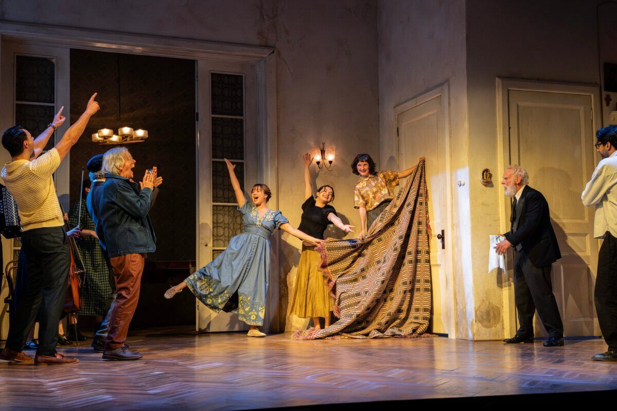 Photos: Kristin Scott Thomas, Stephen Mangan, and More in THE CHERRY ORCHARD — photo 20 of 21