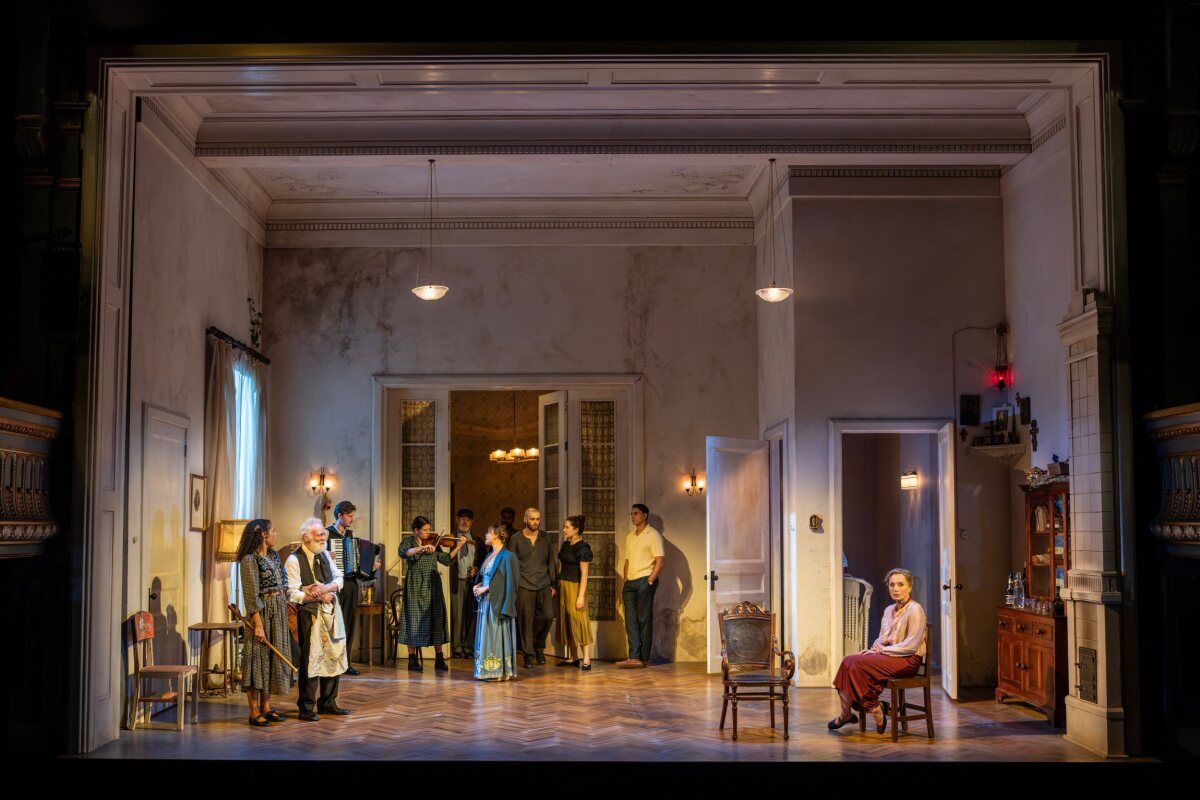 Photos: Kristin Scott Thomas, Stephen Mangan, and More in THE CHERRY ORCHARD — photo 19 of 21
