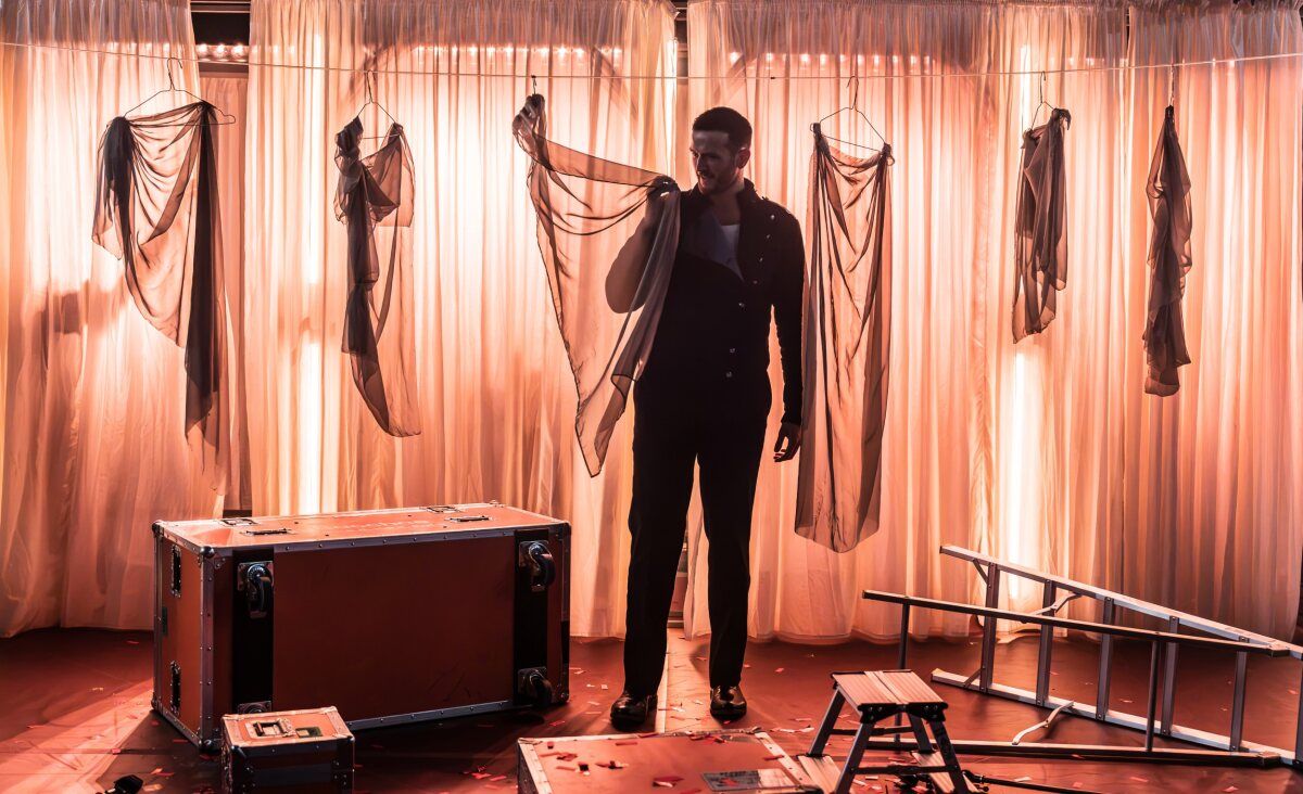 Photos: First Look at National Theatre's BACCHAE Schools Tour — photo 20 of 22