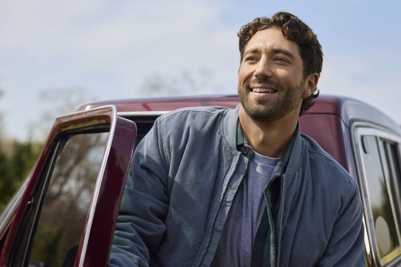 Photos: THE HOLIDAY SPARK Trailer Released for Roku Original Film — photo 4 of 4