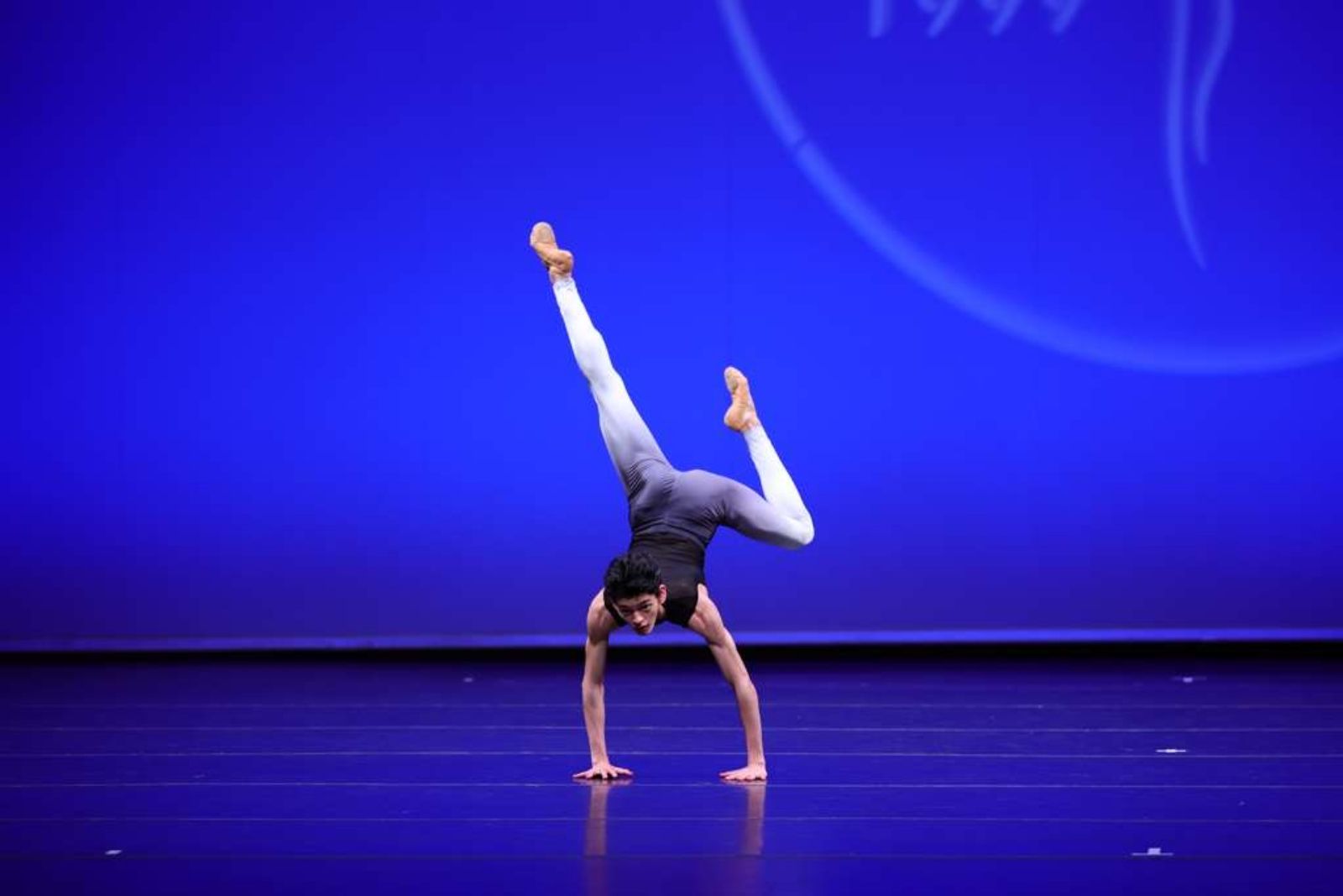 Photos: Hundreds of Dancers Compete at Youth America Grand Prix L.A. Regionals — photo 4 of 8