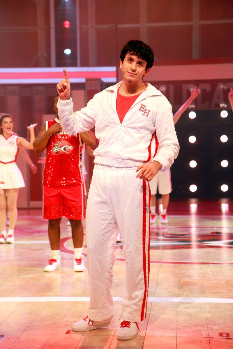 Photos: HIGH SCHOOL MUSICAL Cast Performs Megamix at First Performance at Troubadour Wembley Park Theatre — photo 24 of 24