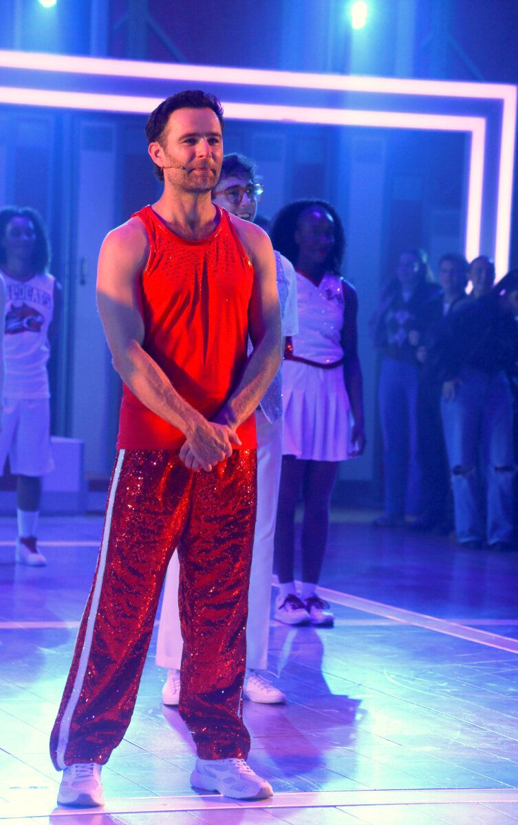 Photos: HIGH SCHOOL MUSICAL Cast Performs Megamix at First Performance at Troubadour Wembley Park Theatre — photo 23 of 24