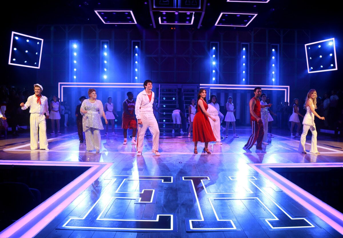 Photos: HIGH SCHOOL MUSICAL Cast Performs Megamix at First Performance at Troubadour Wembley Park Theatre — photo 22 of 24