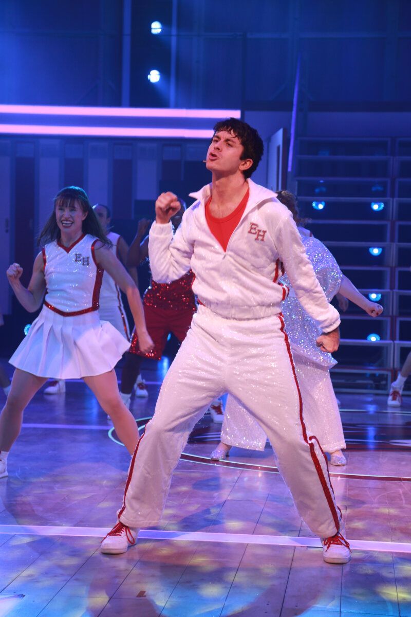 Photos: HIGH SCHOOL MUSICAL Cast Performs Megamix at First Performance at Troubadour Wembley Park Theatre — photo 18 of 24