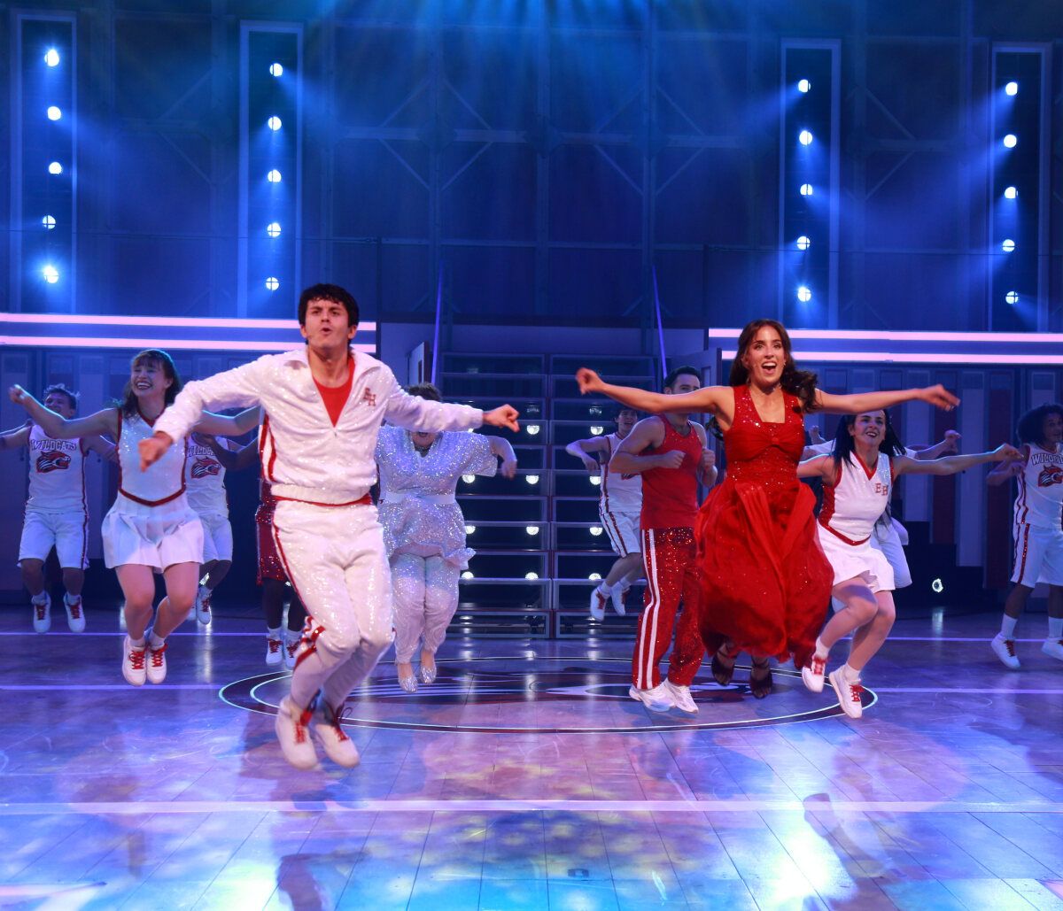 Photos: HIGH SCHOOL MUSICAL Cast Performs Megamix at First Performance at Troubadour Wembley Park Theatre — photo 15 of 24