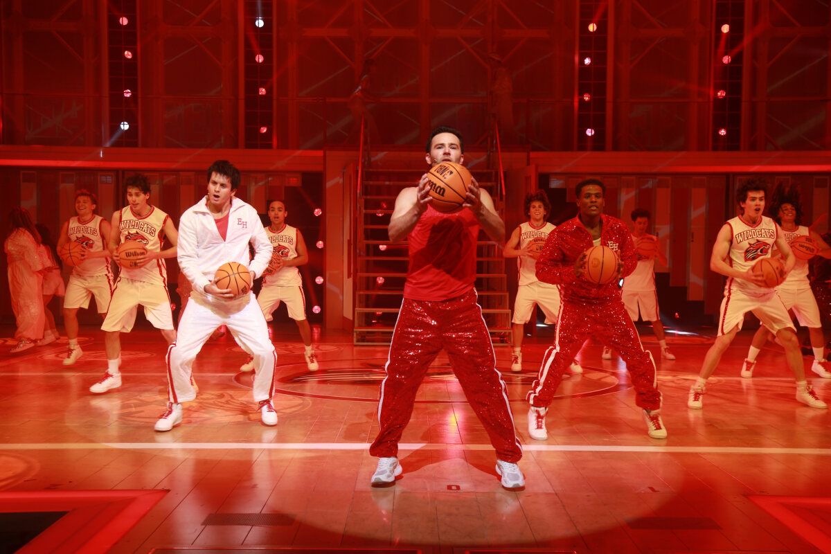 Photos: HIGH SCHOOL MUSICAL Cast Performs Megamix at First Performance at Troubadour Wembley Park Theatre — photo 11 of 24