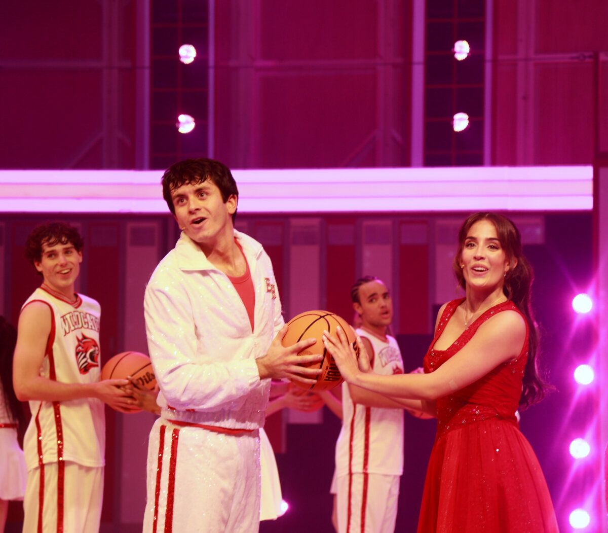 Photos: HIGH SCHOOL MUSICAL Cast Performs Megamix at First Performance at Troubadour Wembley Park Theatre — photo 10 of 24